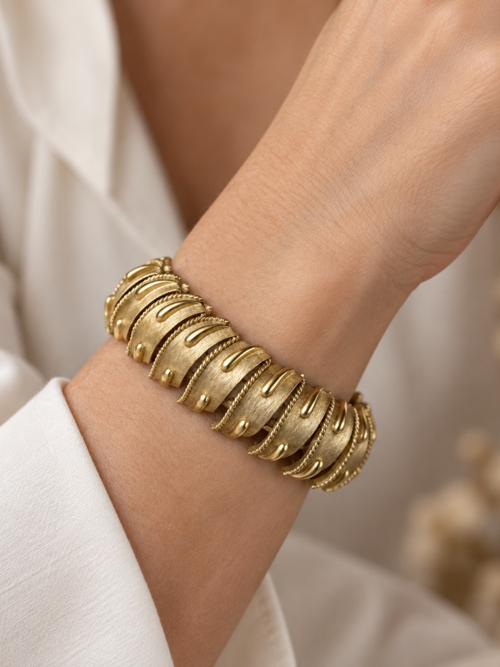 Vintage Crown Trifari Bracelet Gold Tone Textured Ribbon Links Wide 8” Signed